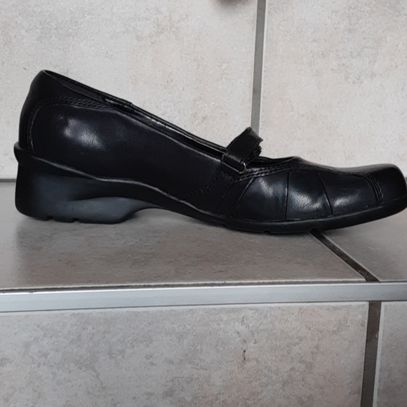 Shoes - Picture 2 of 3